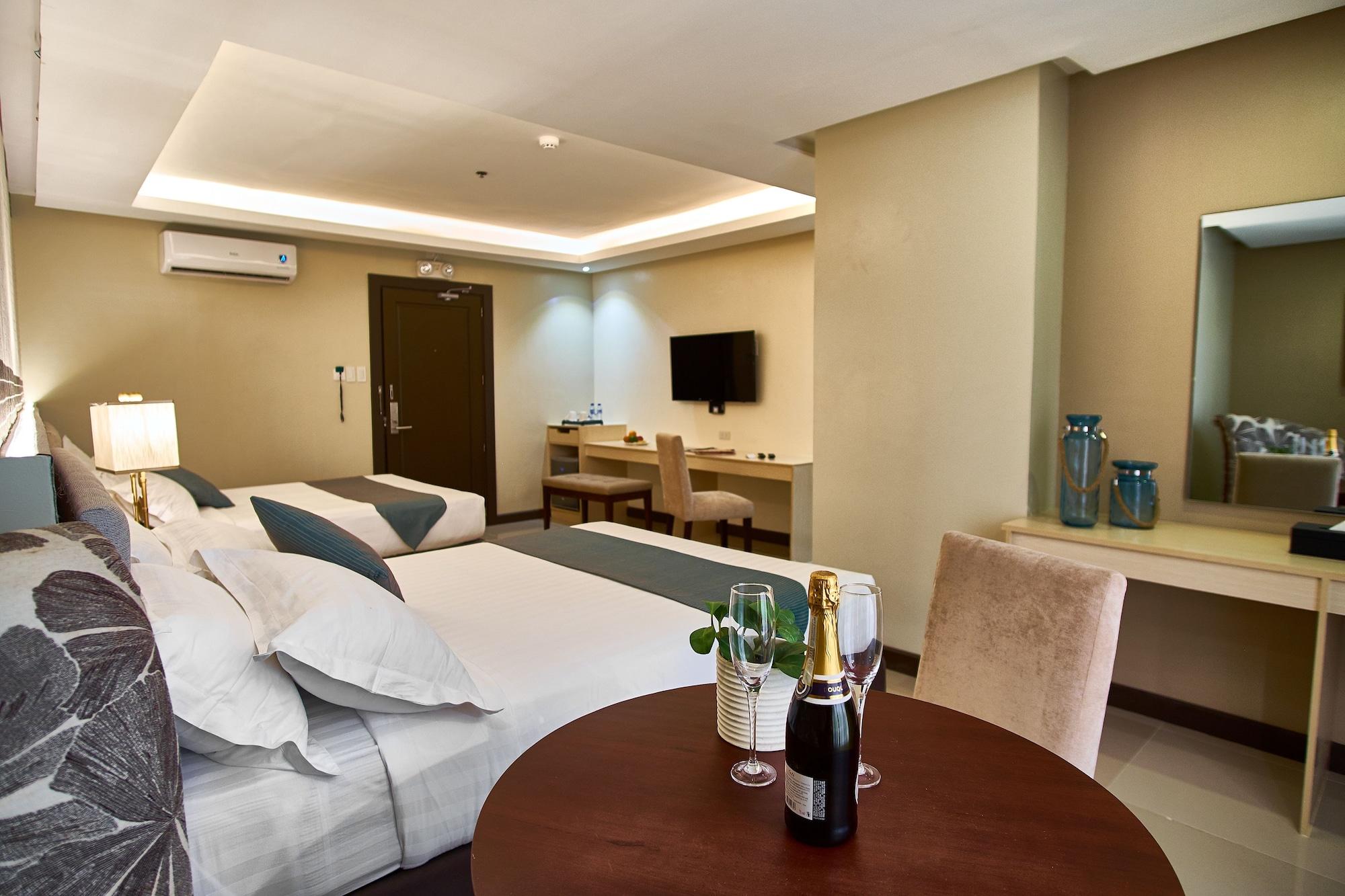 J7 Hotel Iloilo City Eksteriør billede