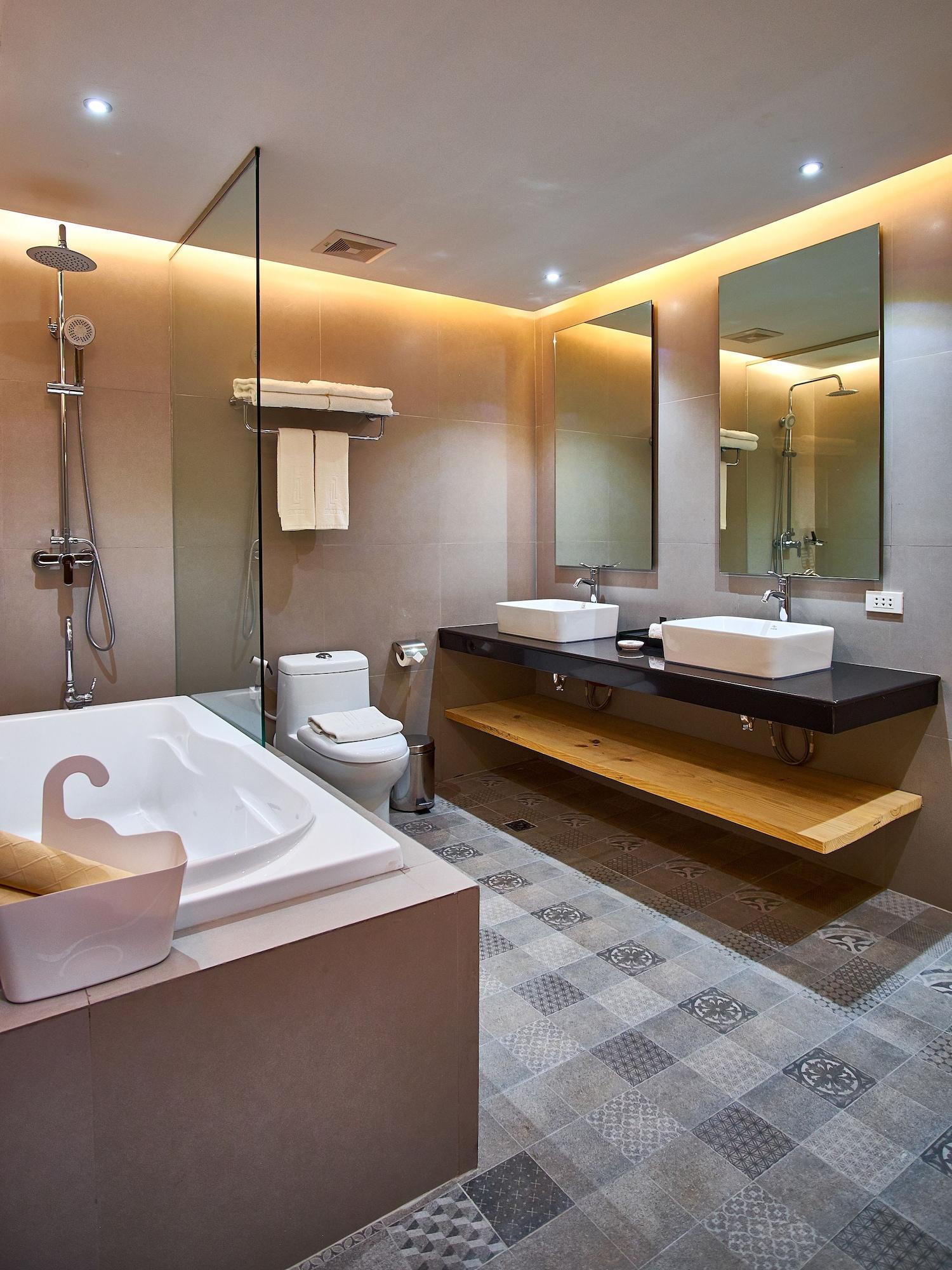 J7 Hotel Iloilo City Eksteriør billede