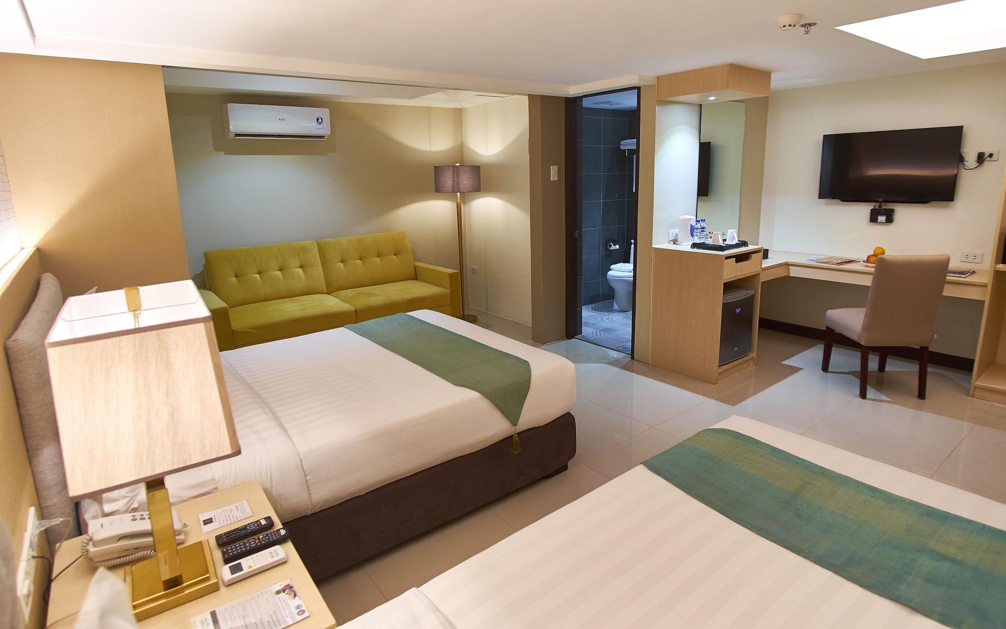 J7 Hotel Iloilo City Eksteriør billede