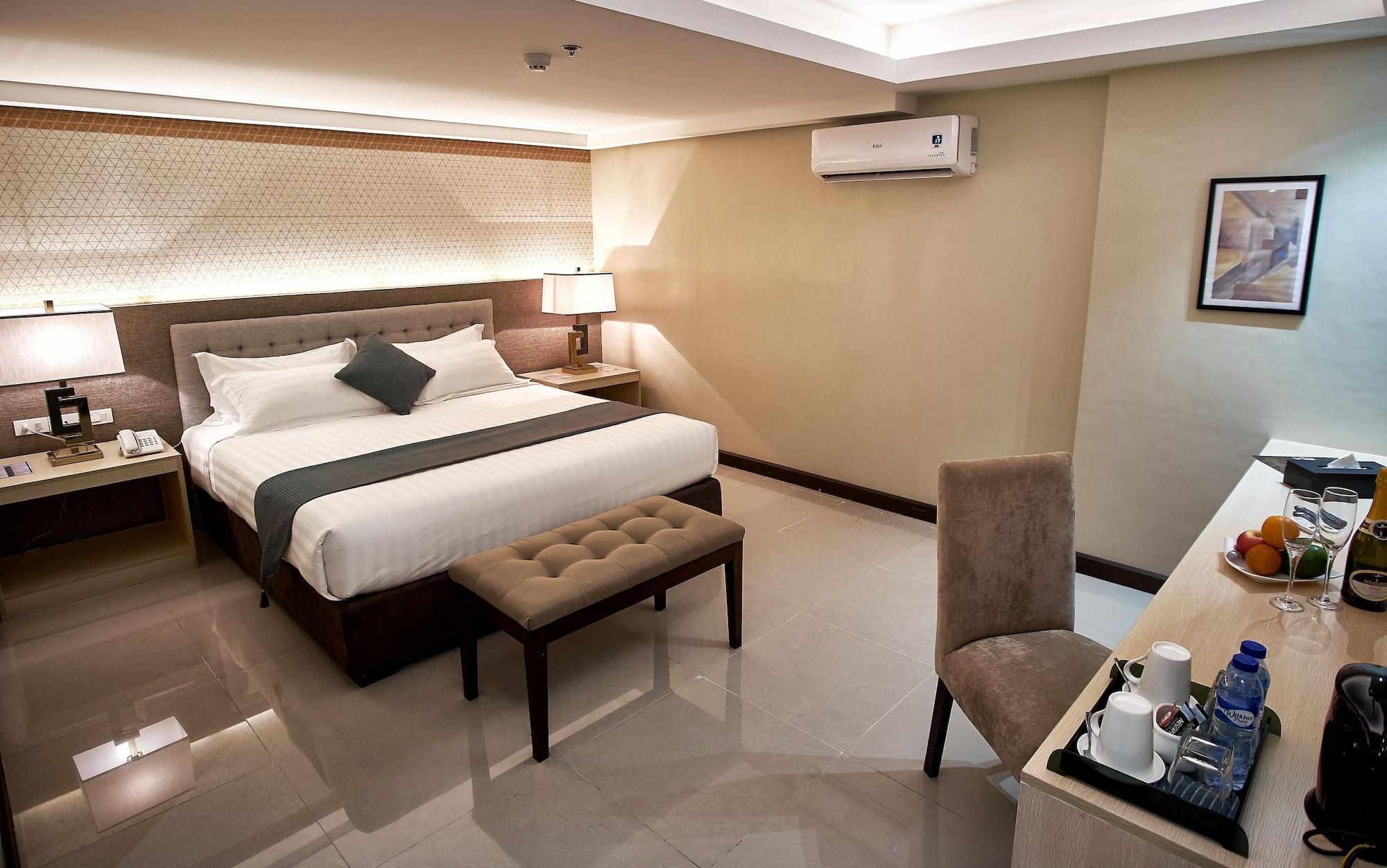 J7 Hotel Iloilo City Eksteriør billede