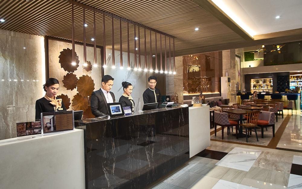 J7 Hotel Iloilo City Eksteriør billede