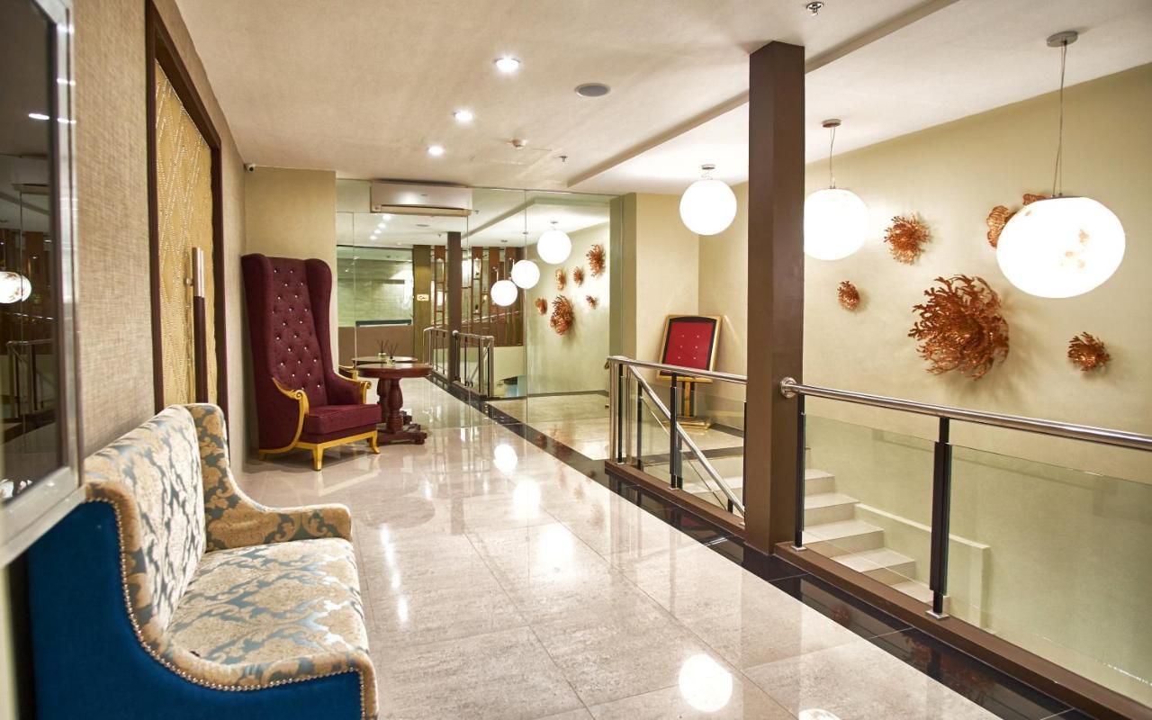 J7 Hotel Iloilo City Eksteriør billede