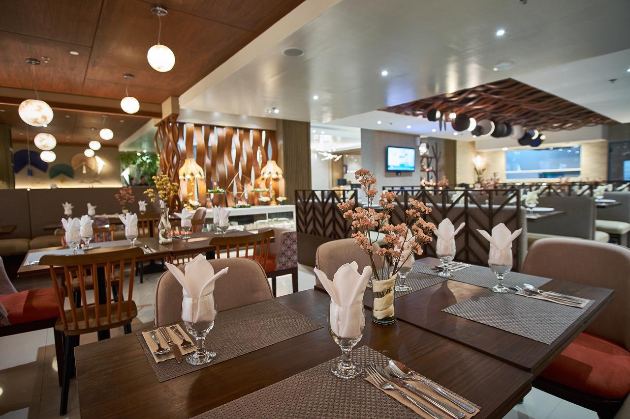 J7 Hotel Iloilo City Eksteriør billede