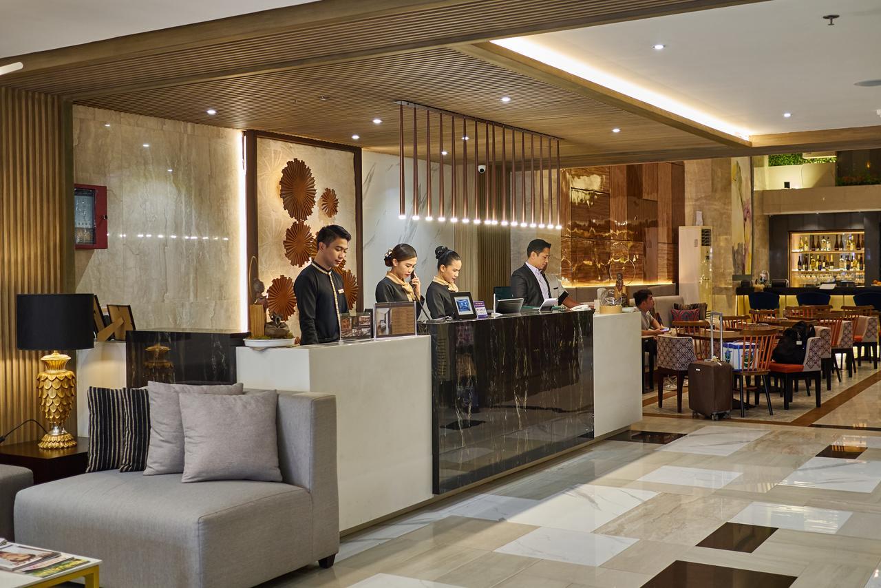 J7 Hotel Iloilo City Eksteriør billede