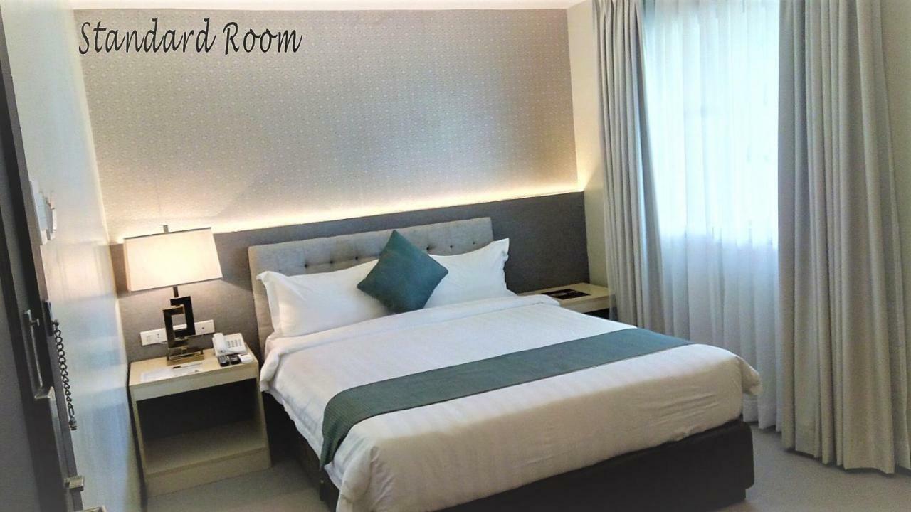 J7 Hotel Iloilo City Eksteriør billede